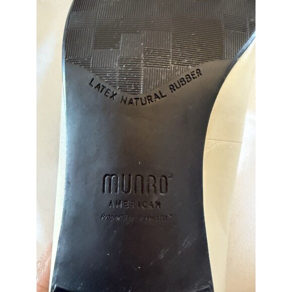 Munro American Womens Cream Color Slip On Flats Size 11M - Picture 9 of 16